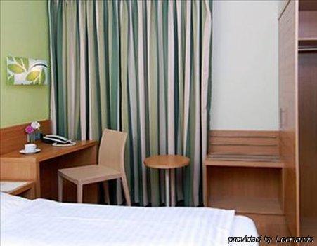 Business & Budget Hotel Tessin Munchen Restoran foto